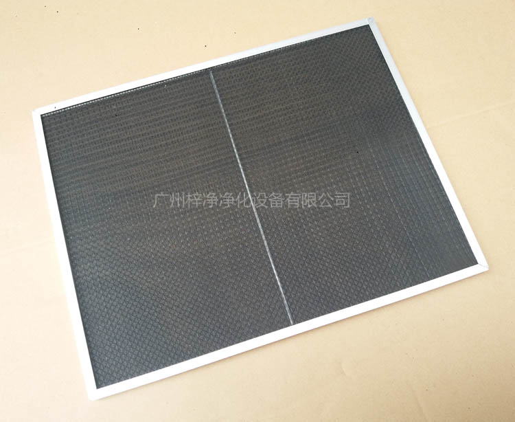 尼龍網(wǎng)初效過濾器骨架采用直徑為6mm的鐵絲焊接處理,目的防止過濾器變形。