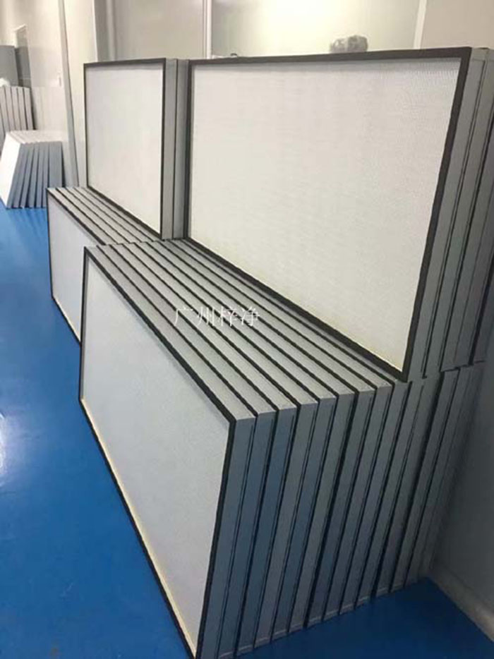 ULPA級超高效空氣過濾器適用于10000級-100級潔凈系統(tǒng)，空調(diào)系統(tǒng)，因此產(chǎn)品已廣泛應(yīng)用于電子、微電子、半導(dǎo)體、光器件、生物和醫(yī)藥線路、照相機(jī)和光學(xué)儀器、精密機(jī)械等多個領(lǐng)域。